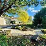 Le Pavillon, Grand Manoir Du Xviie Avec Piscine, Bain Nordique Et Acces Prive A La Charente