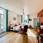 Villa Le Pavillon, Grand Manoir Du Xviie Avec Piscine, Bain Nordique Et Acces Prive A La Charente *