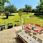 Le Pavillon, Grand Manoir Du Xviie Avec Piscine, Bain Nordique Et Acces Prive A La Charente Villa