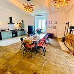 Le Pavillon, Grand Manoir Du Xviie Avec Piscine, Bain Nordique Et Acces Prive A La Charente * Alloué