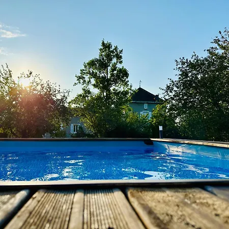 Le Pavillon, Grand Manoir Du Xviie Avec Piscine, Bain Nordique Et Acces Prive A La Charente Alloué