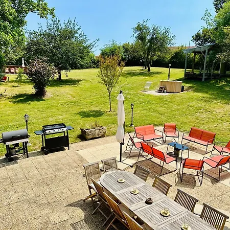 Le Pavillon, Grand Manoir Du Xviie Avec Piscine, Bain Nordique Et Accès Privé à La Charente Villa
