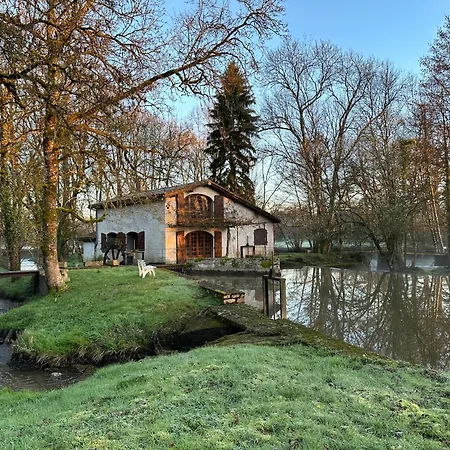 Le Pavillon, Grand Manoir Du Xviie Avec Piscine, Bain Nordique Et Acces Prive A La Charente Villa