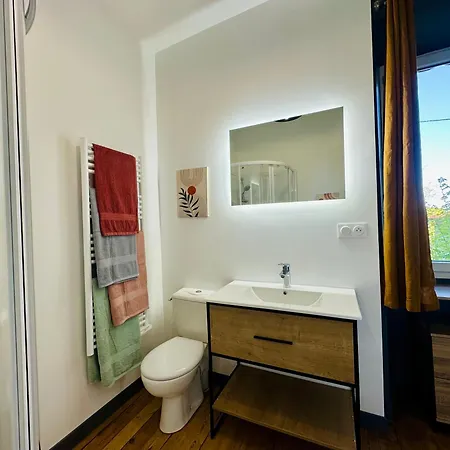 Le Pavillon, Grand Manoir Du Xviie Avec Piscine, Bain Nordique Et Accès Privé à La Charente Alloué