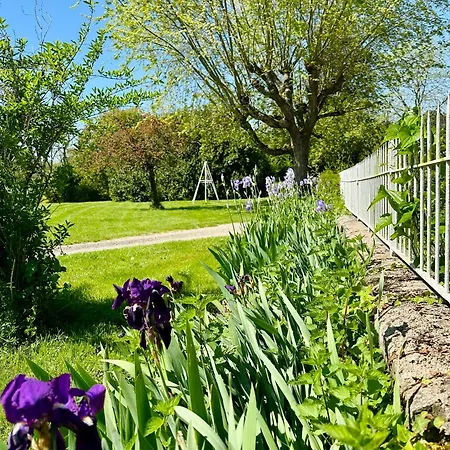 Le Pavillon, Grand Manoir Du Xviie Avec Piscine, Bain Nordique Et Accès Privé à La Charente