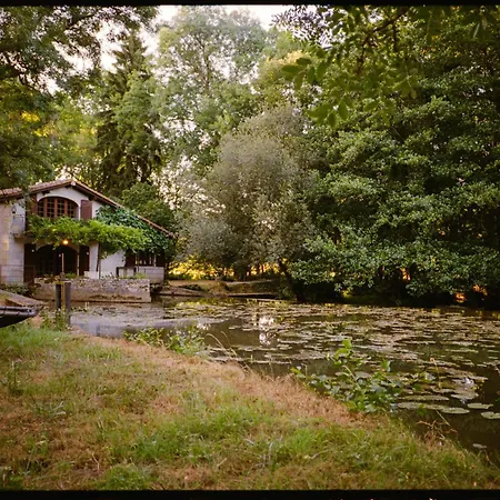 Le Pavillon, Grand Manoir Du Xviie Avec Piscine, Bain Nordique Et Acces Prive A La Charente Villa *