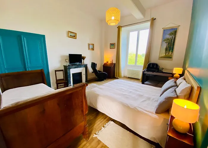 Le Pavillon, Grand Manoir Du Xviie Avec Piscine, Bain Nordique Et Acces Prive A La Charente Villa *