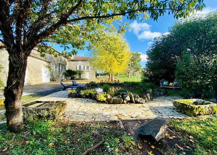 Le Pavillon, Grand Manoir Du Xviie Avec Piscine, Bain Nordique Et Acces Prive A La Charente
