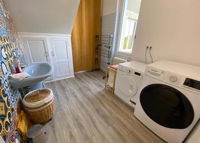 Le Pavillon, Grand Manoir Du Xviie Avec Piscine, Bain Nordique Et Acces Prive A La Charente * Alloué