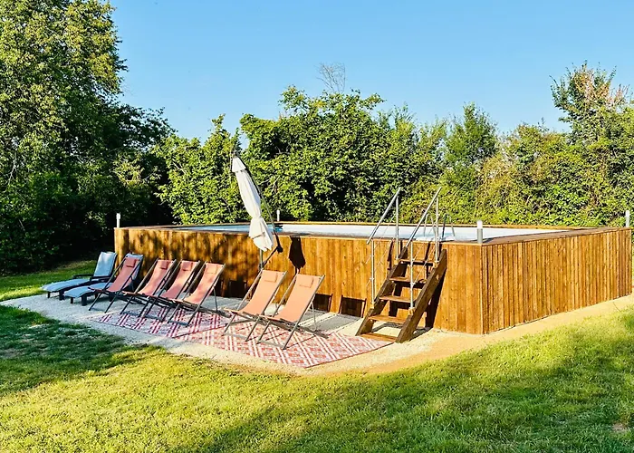 Le Pavillon, Grand Manoir Du Xviie Avec Piscine, Bain Nordique Et Acces Prive A La Charente Villa *