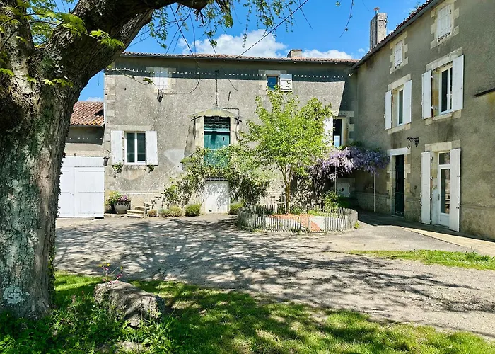 Le Pavillon, Grand Manoir Du Xviie Avec Piscine, Bain Nordique Et Acces Prive A La Charente Villa Alloué
