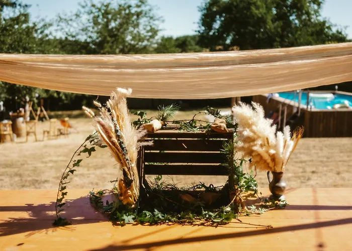 Le Pavillon, Grand Manoir Du Xviie Avec Piscine, Bain Nordique Et Acces Prive A La Charente Alloué