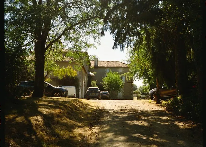 Le Pavillon, Grand Manoir Du Xviie Avec Piscine, Bain Nordique Et Acces Prive A La Charente * Alloué